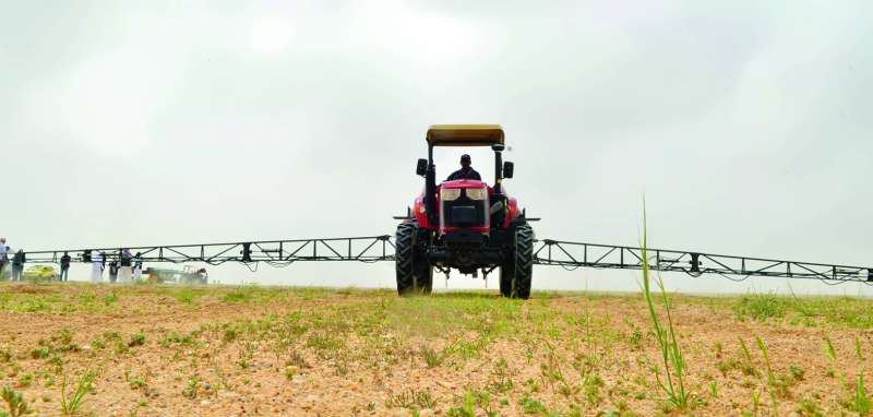 
آلية لسقي النباتات
