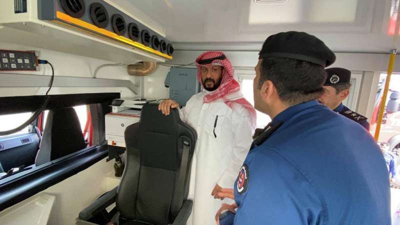 الخالد يدشن عدداً من الآليات الحديثة لـ«الإطفاء» 