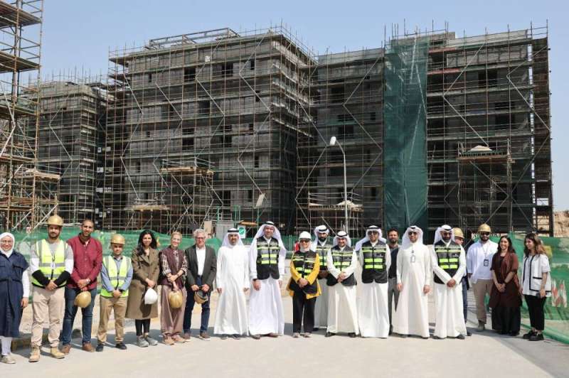 مدير السكنية وقياديوها يتفقدون المشروعات