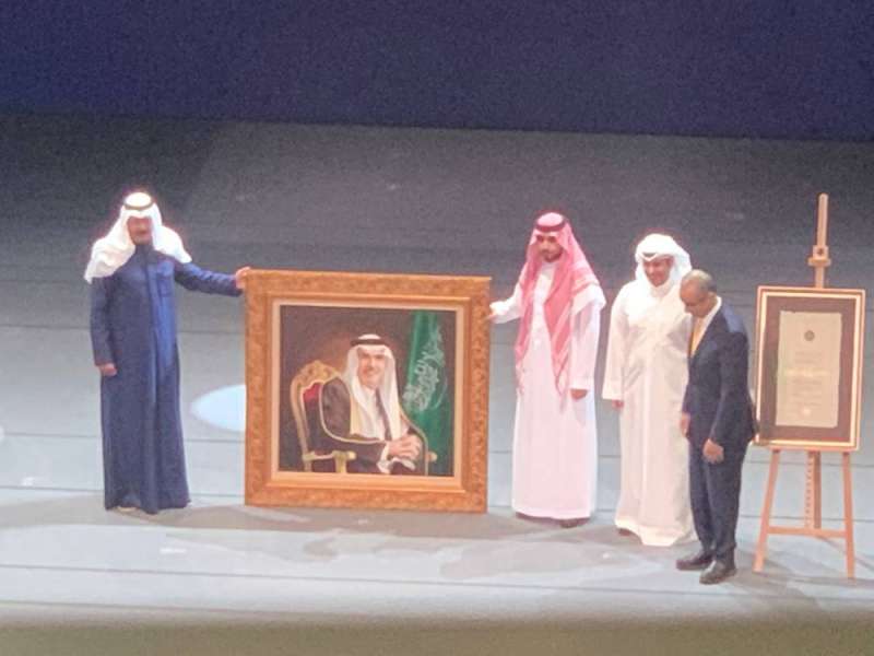 سمو رئيس الوزراء مكرماً الأمير الشاعر بدر بن عبدالمحسن