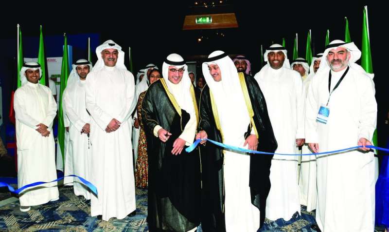 
الناصر والخرافي يفتتحان معرض المسابقة
