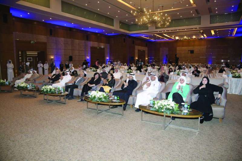  الحضور خلال الاحتفالية 