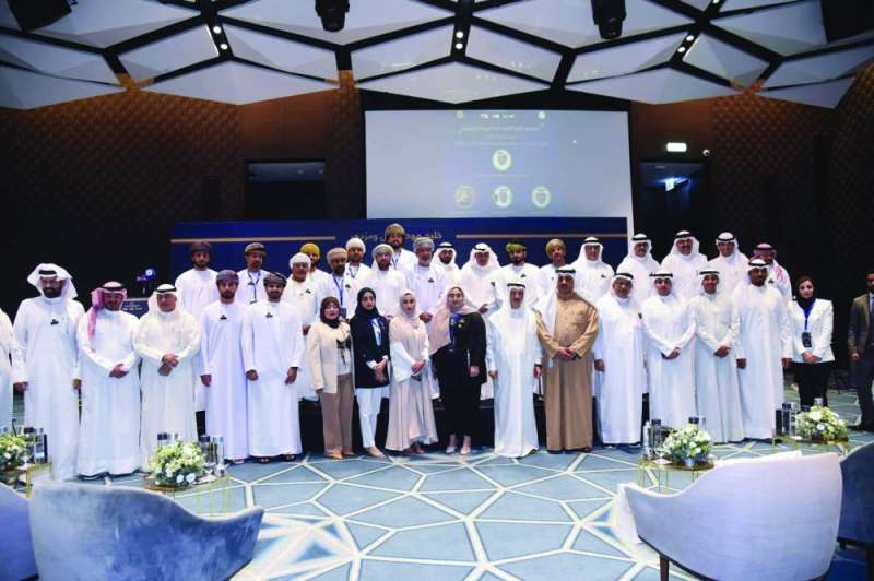 
المشاركون في المؤتمر في لقطة جماعية
