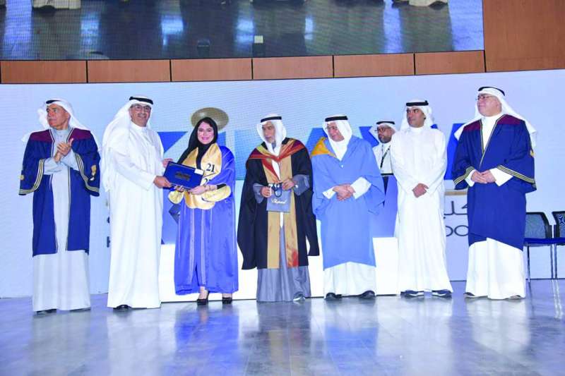 
الماجد مكرّماً الخرّيجة حنان الملا