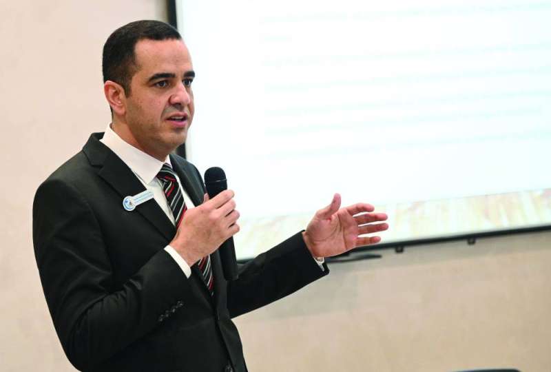 محمد دغيم محاضراً	 (تصوير نايف العقلة)