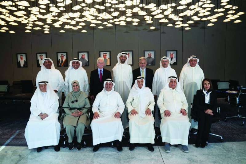 
صورة تجمع أعضاء مجلس الإدارة والإدارة التنفيذية للبنك
