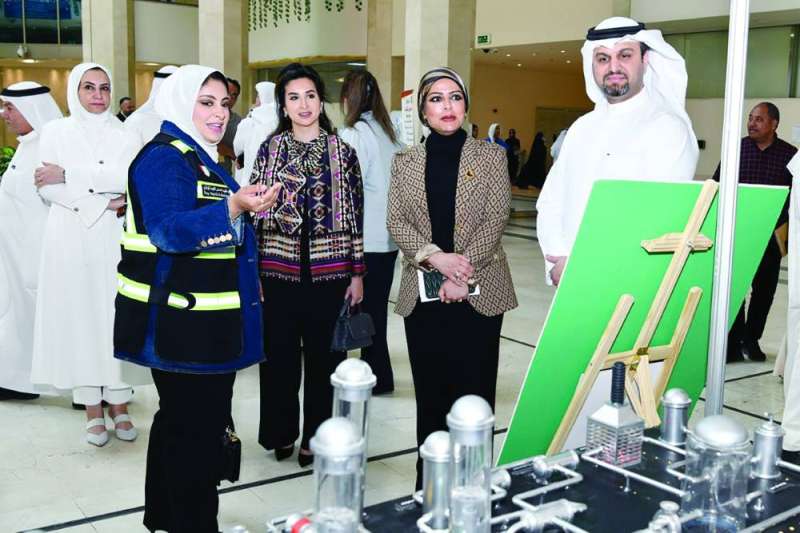 وكيلة «الأشغال» خلال تفقدها الجهات المشاركة