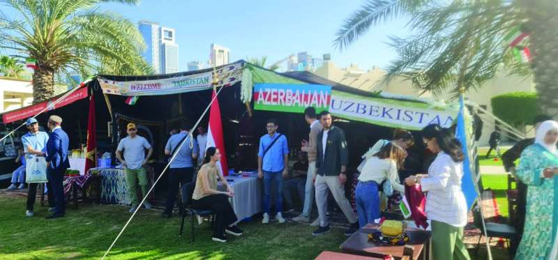 بازار «النوروز» للسفارات الأربع في قرية يوم البحار