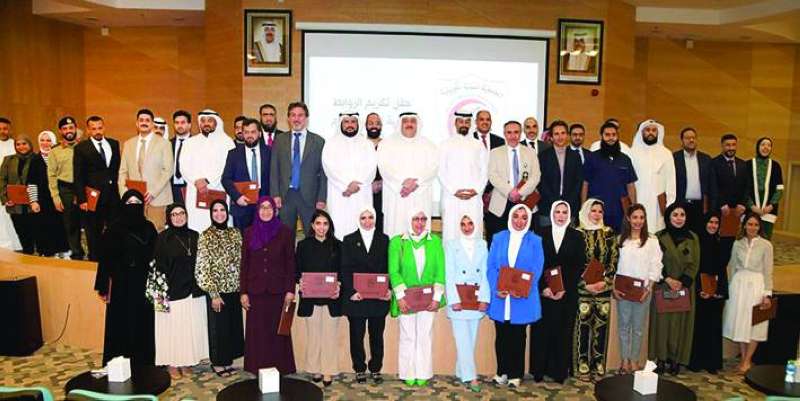 العوضي وممثلو الجمعية الطبية والروابط المكرمة 