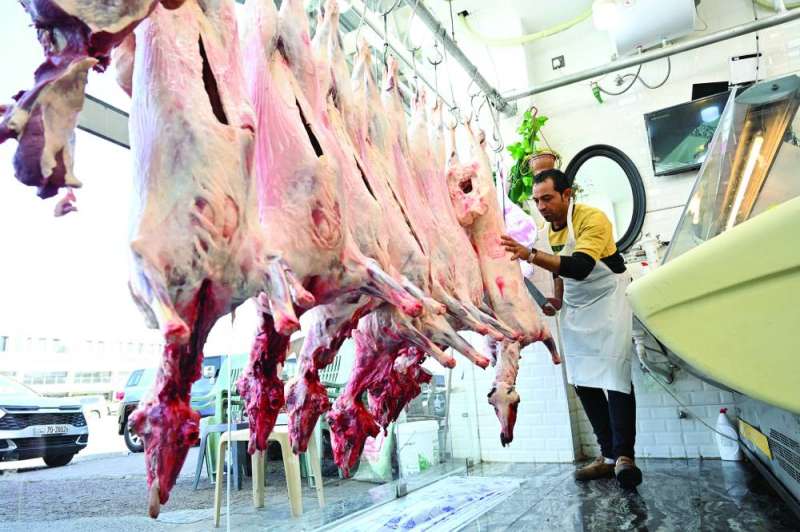 
... وعلى سوق اللحوم