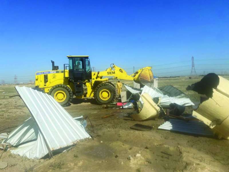 جرافات البلدية تزيل الكيربي من مواقع التخييم 