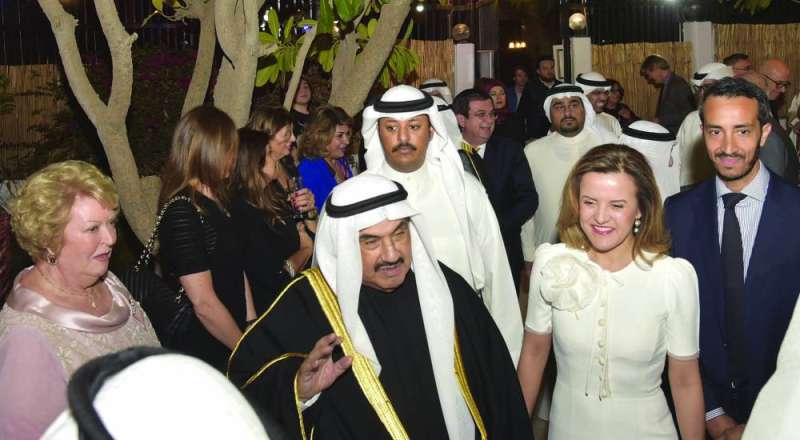 ناصر المحمد لدى وصوله وفي استقباله السفيرة الفرنسية