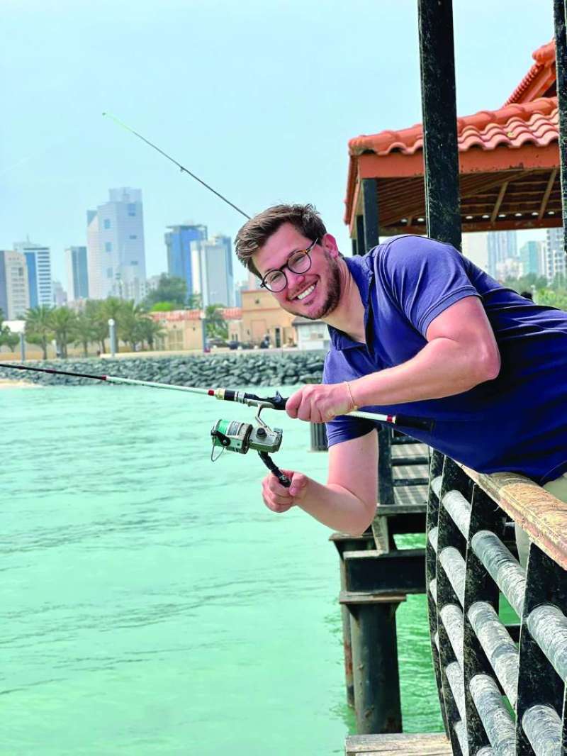 يصطاد السمك