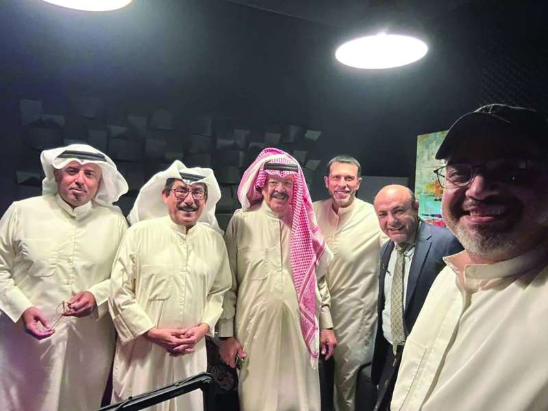 يوسف الجاسم مع خالد العجلان وأمجد زكي وعلي حسن ومحمد القحطاني وخميس العجمي 