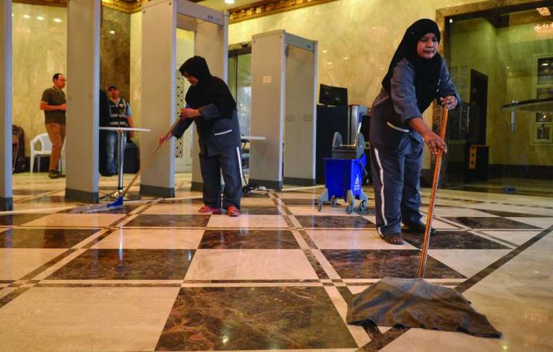 القيام بأعمال التنظيف