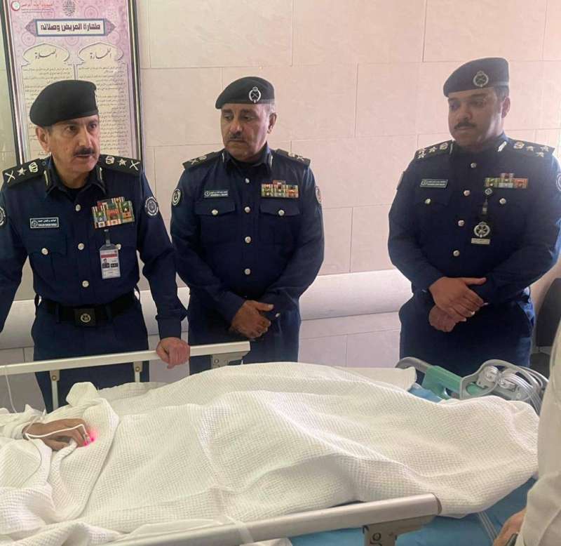 المكراد مطمئناً على الرقيب المصاب