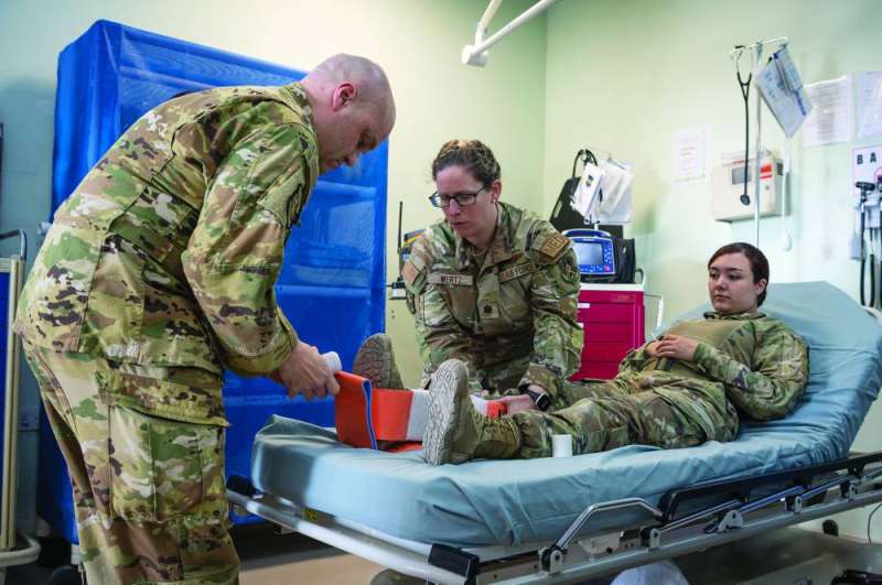 
التعامل مع مصابة بكسر في الساق
