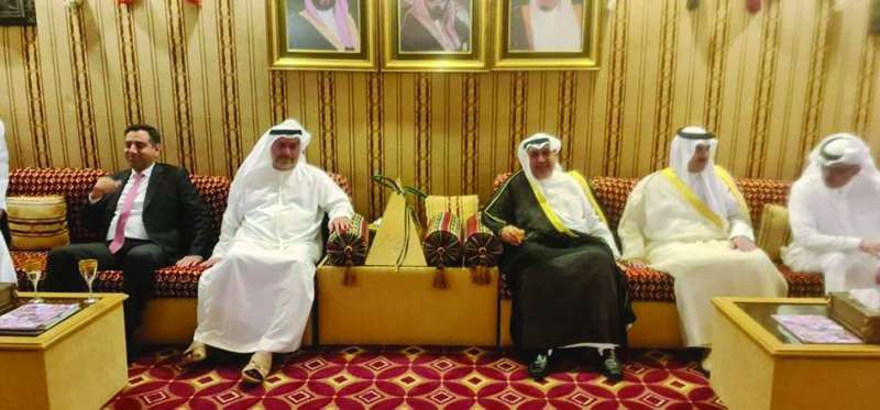
حمد جابر العلي والسفيران السعودي والإماراتي والقائم بالأعمال اللبناني

