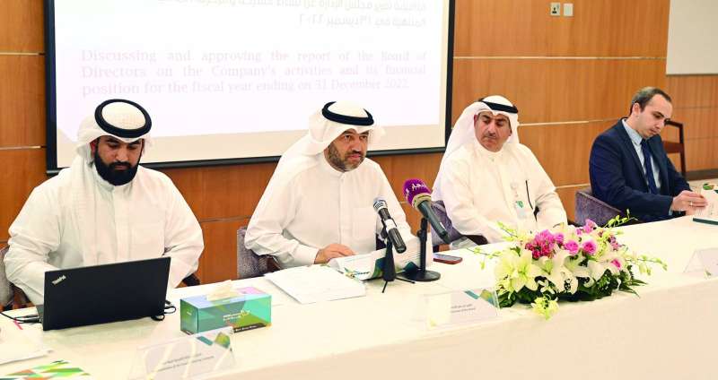 
بوخمسين مُترئساً العمومية	 (تصوير نايف العقلة)