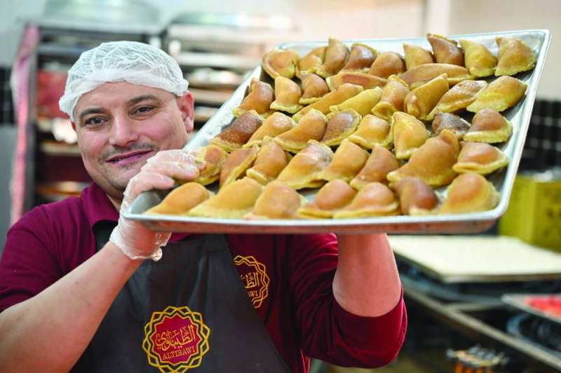 
القطايف فاكهة رمضان	 (تصوير أسعد عبدالله)
