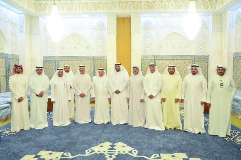  الماجد في لقطة جماعية مع قياديي «الأوقاف» ومسؤولي المسجد الكبير