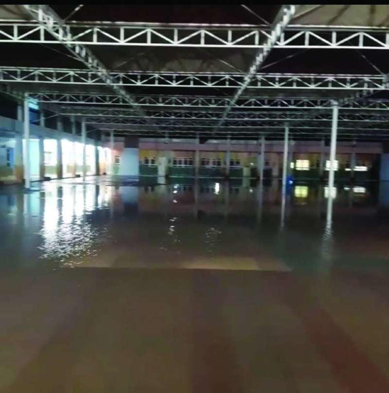 
كميات كبيرة من مياه الأمطار في ساحة العلم
