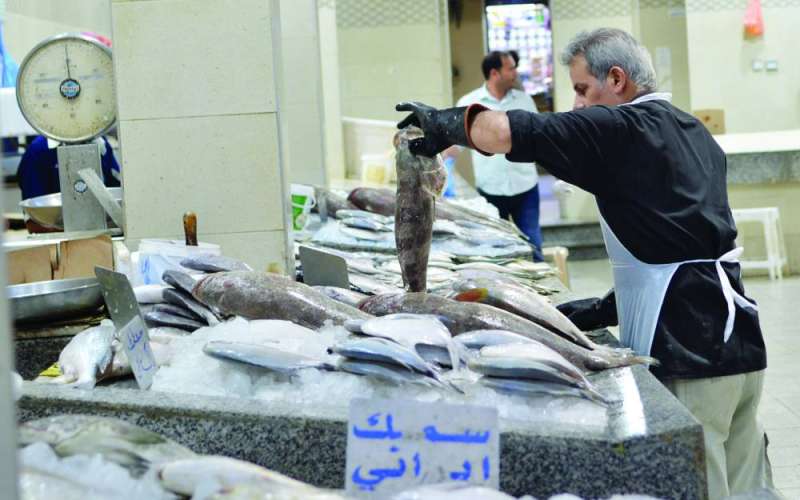 المستورد يسد نقص المحلي		 (تصوير سعود سالم) 