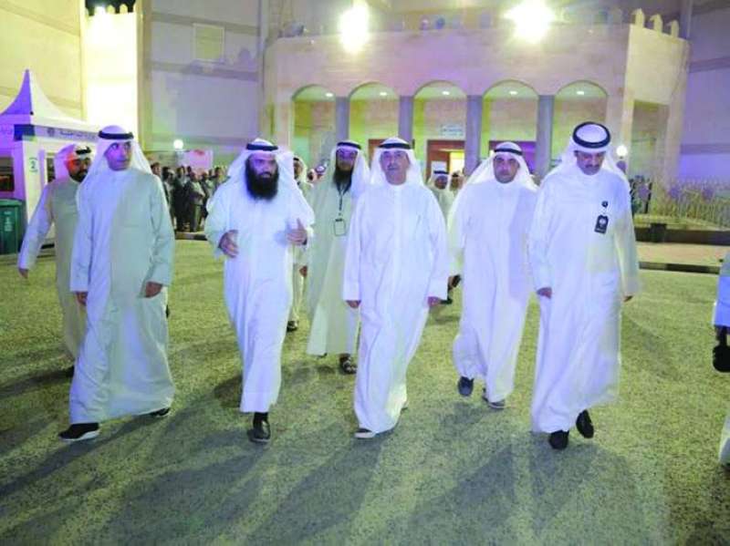 وزير الأوقاف خلال تفقده أحد المساجد