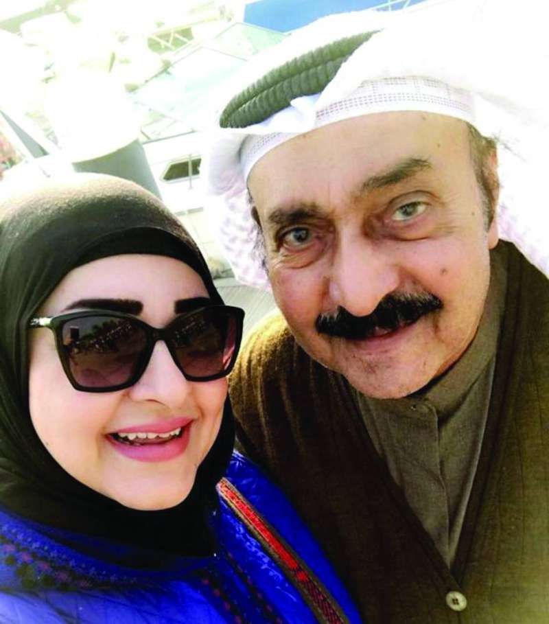 منى مع والدها 