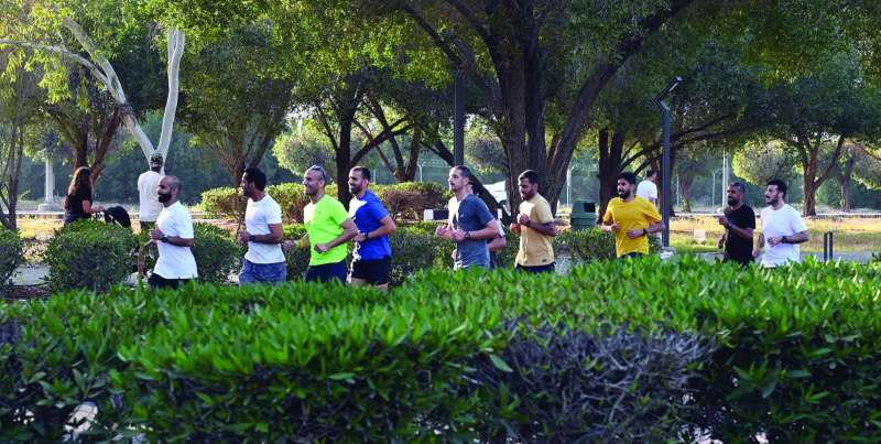 المشي رفقة الأصحاب