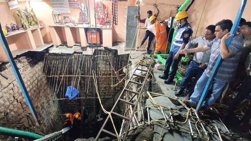 انهيار سقف بئر مدرج في الهند 