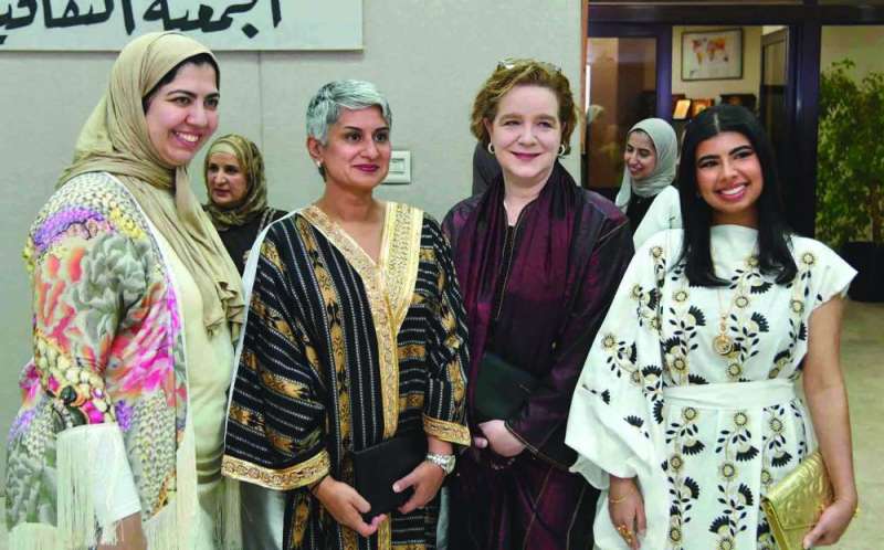
السفيرتان الكنديتان في الكويت وقطر
