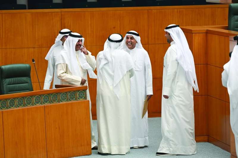 
حوار نيابي بعد رفع الجلسة
