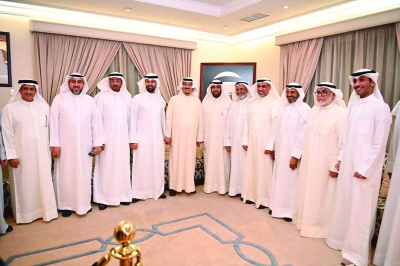 
لقطة جماعية لأعضاء «حدس» مع بعض الضيوف