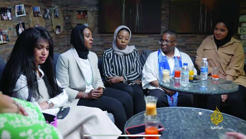 بعض العازفات في الفرقة 