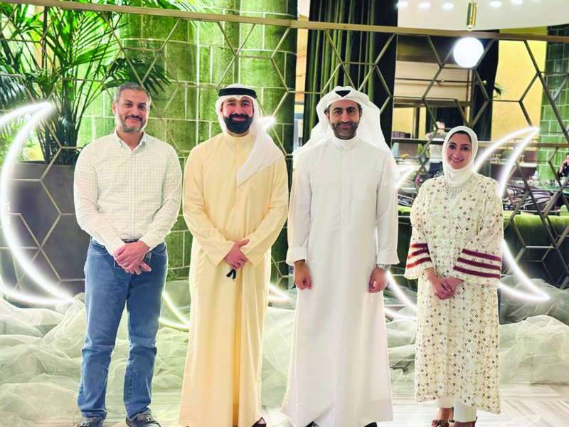 أحمد الفودري يتوسط حنان الكندري وحسين الأنصاري ويوسف الحرز