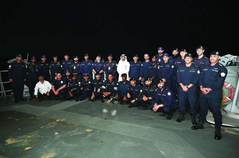 
صورة جماعية للمشاركين في الزيارة وعناصر مركز جزيرة عوهة	 (تصوير نايف العقلة)
