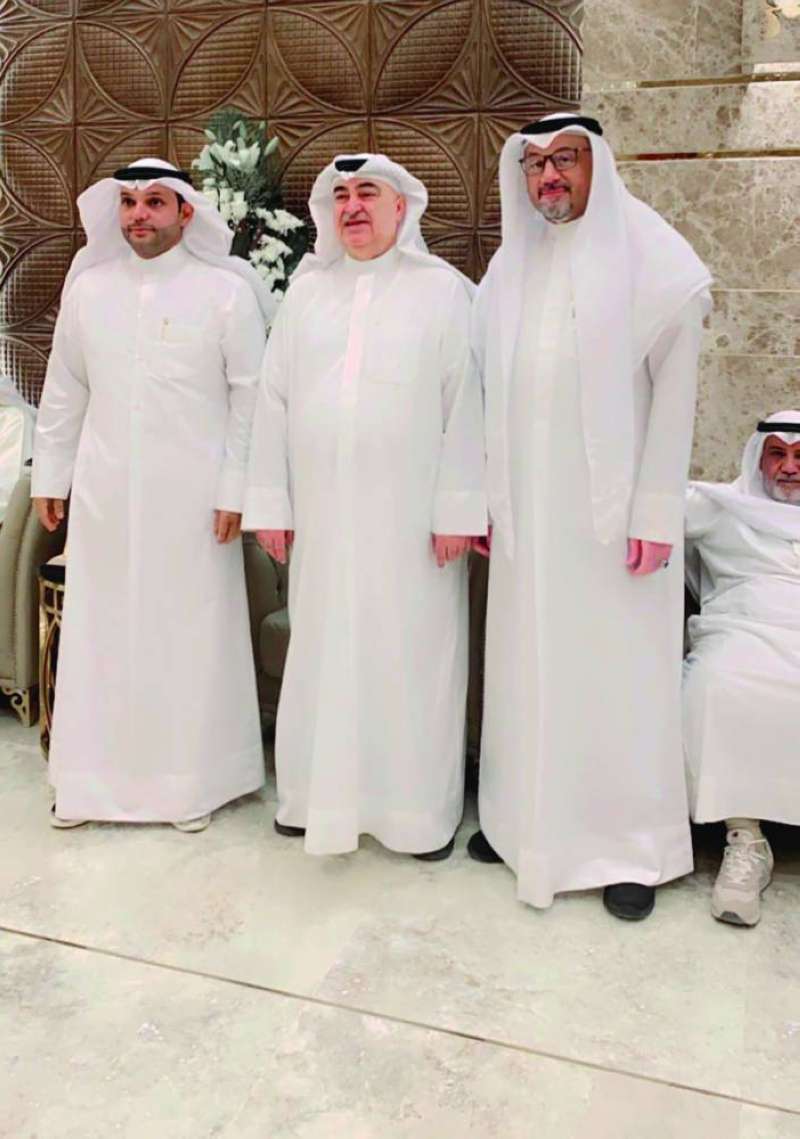 
التميمي في لقطة مع النائب خليل الصالح والزميل ناصر الفرحان