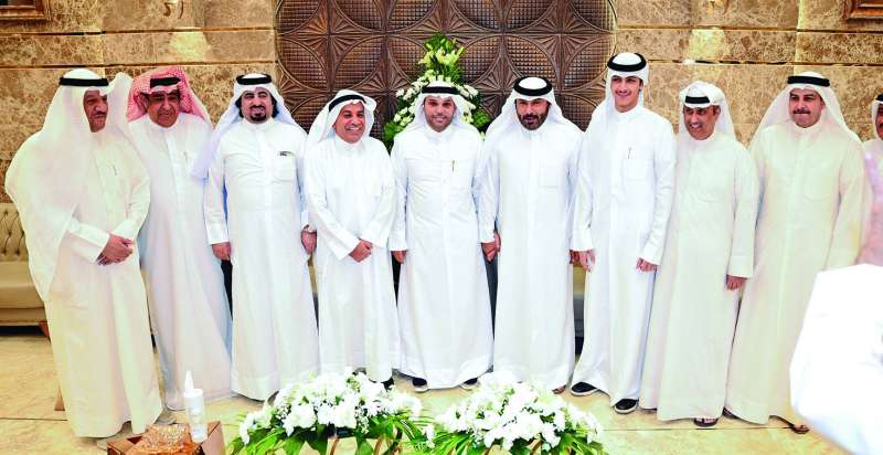 
التميمي متوسطا عددا من الحضور
