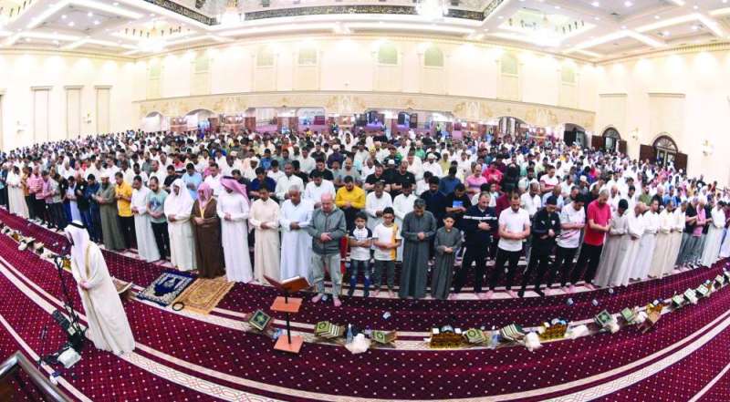 
جانب من صلاة التراويح بمسجد بلال بن رباح	 (تصوير نايف العقلة)
