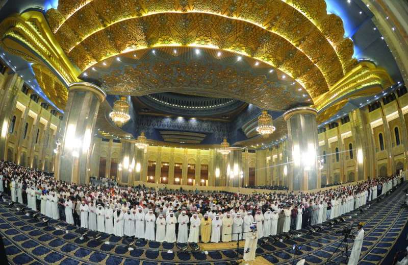 
المُتهجّدون في ليلة الحادي والعشرين بالمسجد الكبير