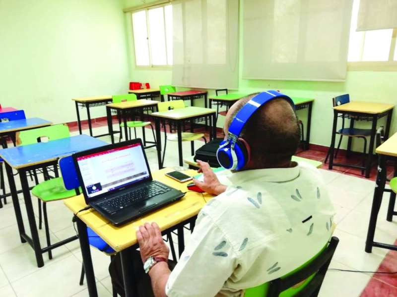 
المعلمون يجدون صعوبة في التواصل مع الطلبة عبر «تيمز»
