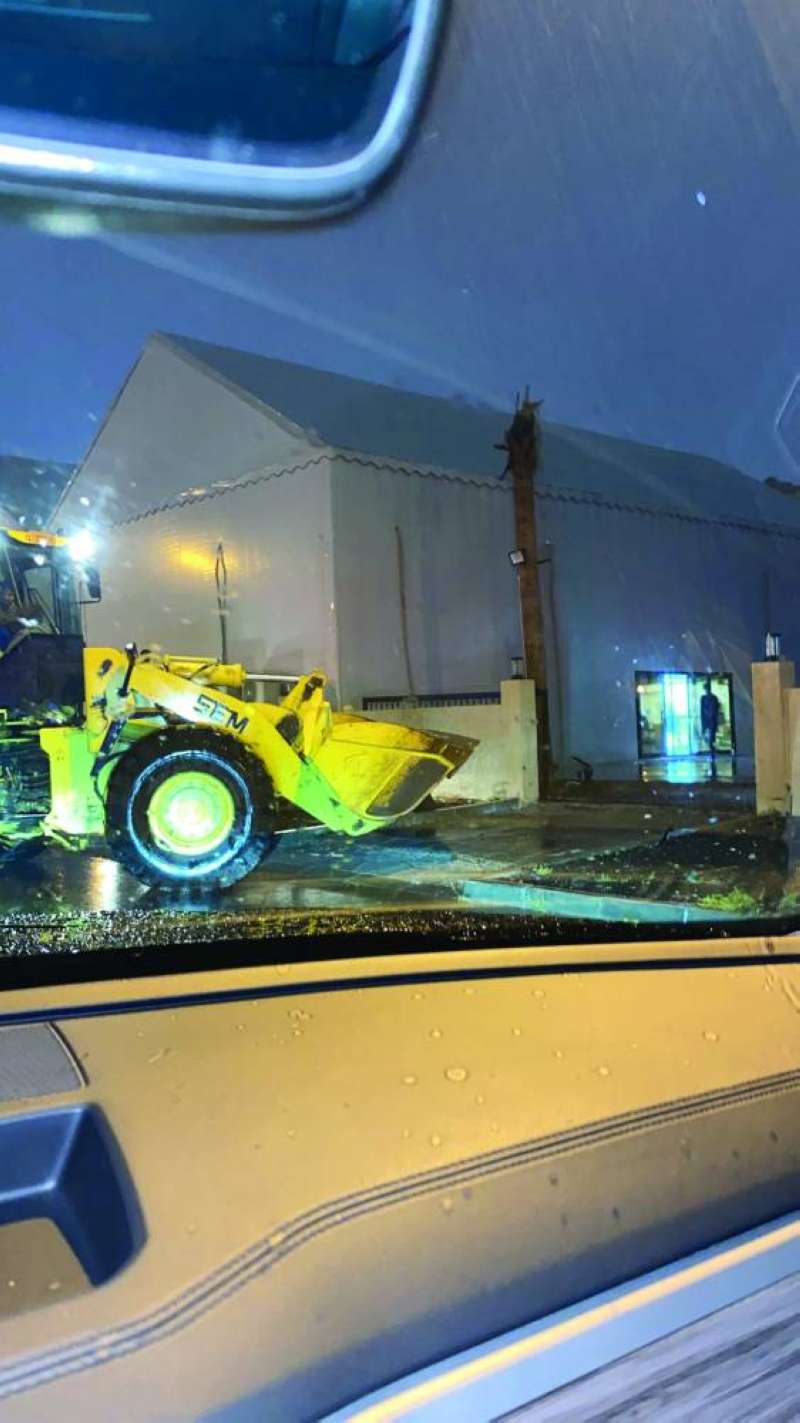 «البلدوزر» في طريقه لإزالة الملاعب 