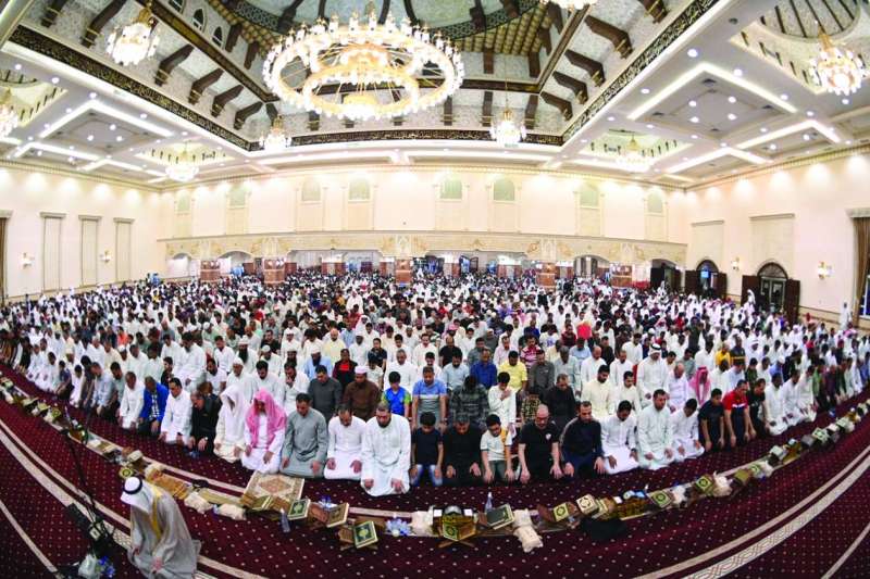 
جانب من صلاة القيام بمسجد بلال بن رباح	 (تصوير نايف العقلة)