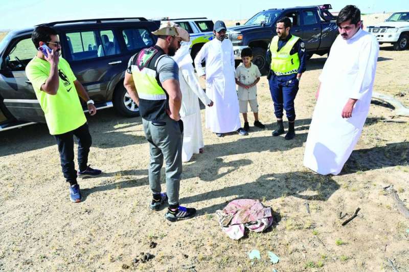 معاينة شماغ عثر عليه في أحد المواقع