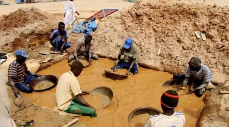 التنقيب عن الذهب في السودان (أرشيفية)