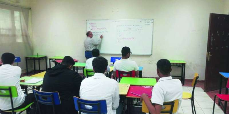 
درس في فصل حضوره قليل