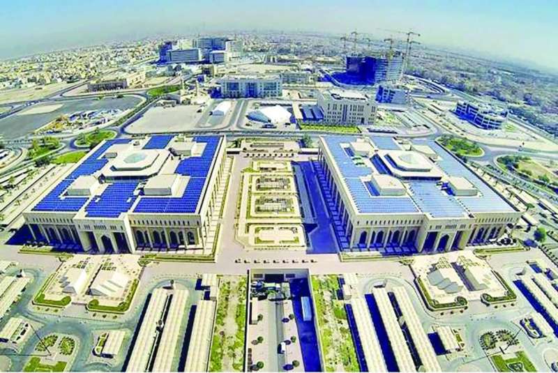 ألواح كهروضوئية لإنتاج الكهرباء فوق سطح وزارتي الكهرباء والأشغال