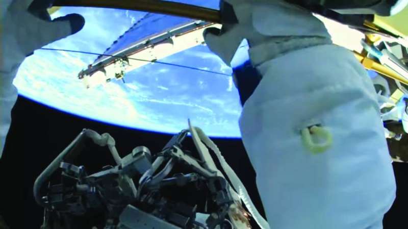 الأرض تظهر من تحت النيادي