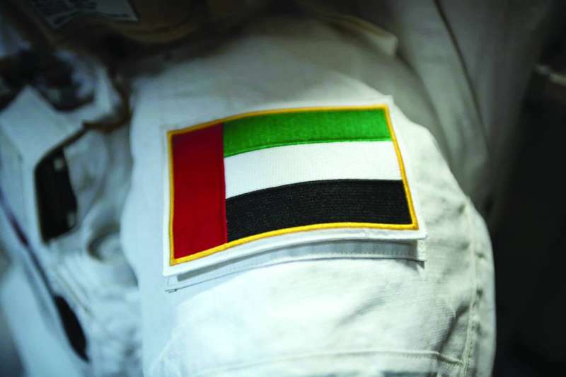 العلم الإماراتي يزيّن كتف النيادي